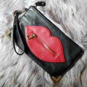 Lips clutch wristlet